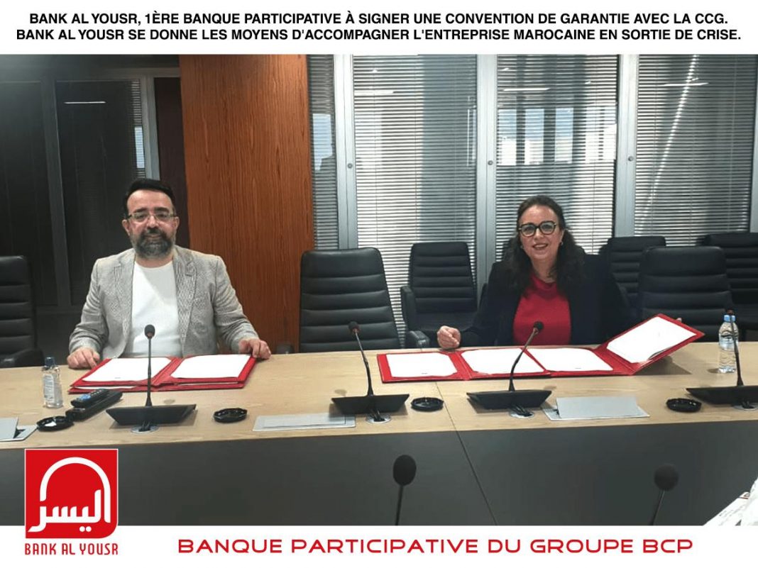 La convention de partenariat a été signée entre la directrice générale de Bank Al Yousr, Mouna Lebnioury et le directeur général de la CCG. Hicham Zanati Serghini.